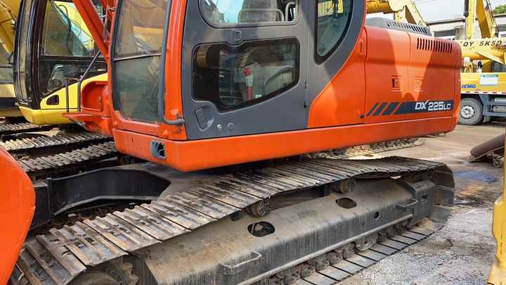 Best Selling DOOSAN excavator machine construction used machinery equipment dx225 DX60 DX70 DH60 DH220 used excavators in stock - Bager: slika 2 Best Selling DOOSAN excavator machine construction used machinery equipment dx225 DX60 DX70 DH60 DH220 used excavators in stock - Bager: slika 2