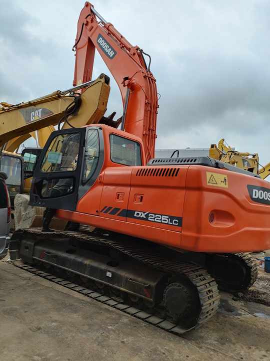 Best Selling DOOSAN excavator machine construction used machinery equipment dx225 DX60 DX70 DH60 DH220 used excavators in stock - Bager: slika 5 Best Selling DOOSAN excavator machine construction used machinery equipment dx225 DX60 DX70 DH60 DH220 used excavators in stock - Bager: slika 5