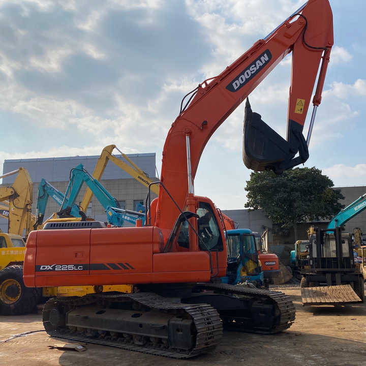 Best Selling DOOSAN excavator machine construction used machinery equipment dx225 DX60 DX70 DH60 DH220 used excavators in stock - Bager: slika 1 Best Selling DOOSAN excavator machine construction used machinery equipment dx225 DX60 DX70 DH60 DH220 used excavators in stock - Bager: slika 1