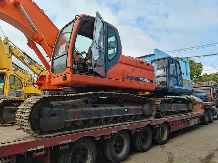 Best Selling DOOSAN excavator machine construction used machinery equipment dx225 DX60 DX70 DH60 DH220 used excavators in stock - Bager: slika 3 Best Selling DOOSAN excavator machine construction used machinery equipment dx225 DX60 DX70 DH60 DH220 used excavators in stock - Bager: slika 3