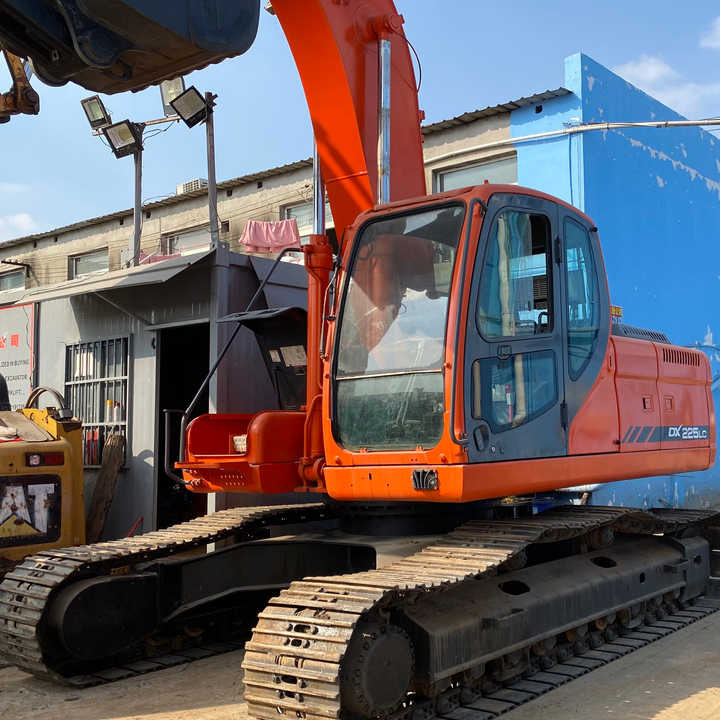 Best Selling DOOSAN excavator machine construction used machinery equipment dx225 DX60 DX70 DH60 DH220 used excavators in stock - Bager: slika 1 Best Selling DOOSAN excavator machine construction used machinery equipment dx225 DX60 DX70 DH60 DH220 used excavators in stock - Bager: slika 1