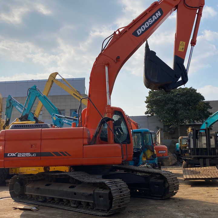 Best Selling DOOSAN excavator machine construction used machinery equipment dx225 DX60 DX70 DH60 DH220 used excavators in stock - Bager: slika 1 Best Selling DOOSAN excavator machine construction used machinery equipment dx225 DX60 DX70 DH60 DH220 used excavators in stock - Bager: slika 1
