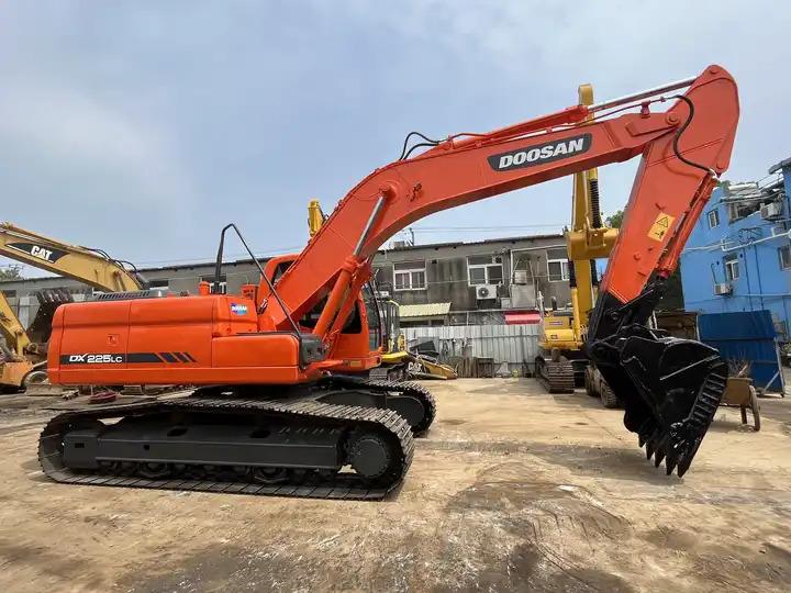 Best Selling DOOSAN excavator machine construction used machinery equipment dx225 used excavators in stock - Bager: slika 4 Best Selling DOOSAN excavator machine construction used machinery equipment dx225 used excavators in stock - Bager: slika 4