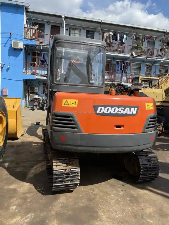 Doosan DH55-V Used Excavator Crawler Excavator Second Hand Japan Engine DH55-V Doosan Excavator in stock for sale - Mini bager: slika 3 Doosan DH55-V Used Excavator Crawler Excavator Second Hand Japan Engine DH55-V Doosan Excavator in stock for sale - Mini bager: slika 3