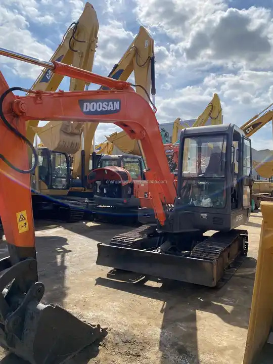 Doosan DH55-V Used Excavator Crawler Excavator Second Hand Japan Engine DH55-V Doosan Excavator in stock for sale - Mini bager: slika 4 Doosan DH55-V Used Excavator Crawler Excavator Second Hand Japan Engine DH55-V Doosan Excavator in stock for sale - Mini bager: slika 4