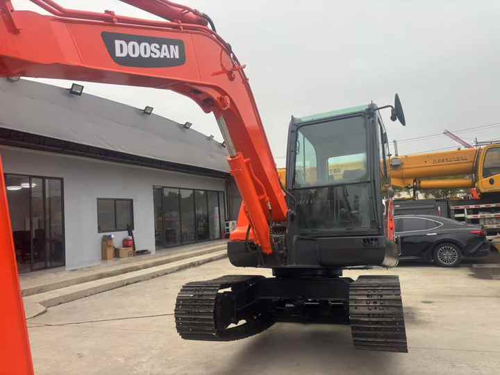 Doosan DX60 DX60-9c DH60-7 DX60W DX80 DX75 DX55 DH35 DH55 Used Mini Excavator Mas Maquinaria Municipal Y Ambiental - Bager: slika 3 Doosan DX60 DX60-9c DH60-7 DX60W DX80 DX75 DX55 DH35 DH55 Used Mini Excavator Mas Maquinaria Municipal Y Ambiental - Bager: slika 3