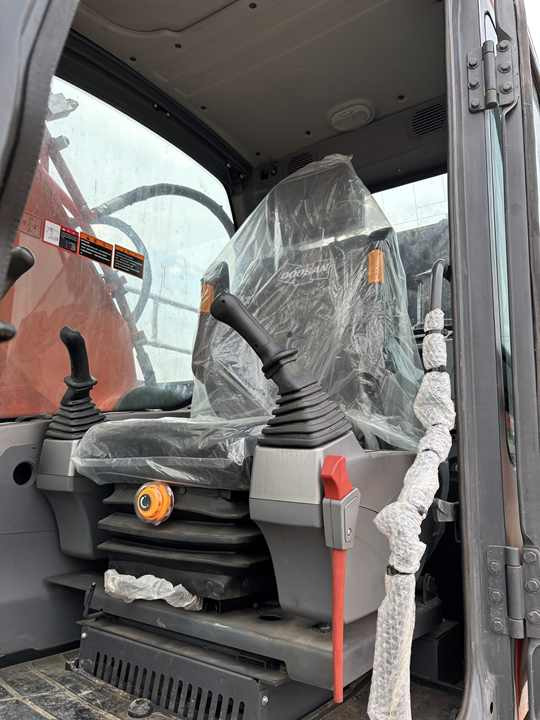 Good Quality Original 23ton Doosan DX225LCA Used Large Excavators for Sale at Low Price Secondhand Doosan225LCA Heavy Digger - Bager guseničar: slika 3 Good Quality Original 23ton Doosan DX225LCA Used Large Excavators for Sale at Low Price Secondhand Doosan225LCA Heavy Digger - Bager guseničar: slika 3