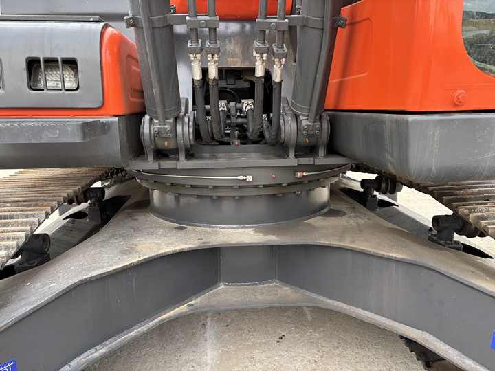 Good Quality Original 23ton Doosan DX225LCA Used Large Excavators for Sale at Low Price Secondhand Doosan225LCA Heavy Digger - Bager guseničar: slika 2 Good Quality Original 23ton Doosan DX225LCA Used Large Excavators for Sale at Low Price Secondhand Doosan225LCA Heavy Digger - Bager guseničar: slika 2
