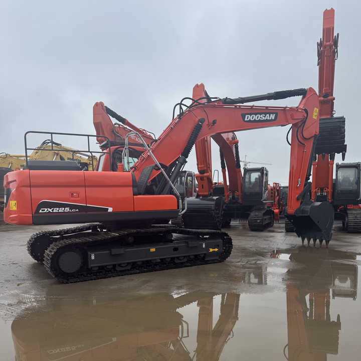 Good Quality Original 23ton Doosan DX225LCA Used Large Excavators for Sale at Low Price Secondhand Doosan225LCA Heavy Digger - Bager guseničar: slika 1 Good Quality Original 23ton Doosan DX225LCA Used Large Excavators for Sale at Low Price Secondhand Doosan225LCA Heavy Digger - Bager guseničar: slika 1