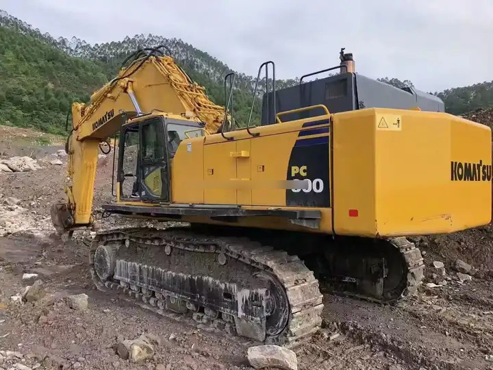 High Quality Used Crawler second hand digger PC800 large Excavator with buckets for sale 80ton Used Crawler second hand digger - Bager guseničar: slika 3 High Quality Used Crawler second hand digger PC800 large Excavator with buckets for sale 80ton Used Crawler second hand digger - Bager guseničar: slika 3