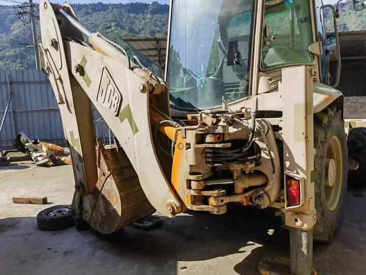 Hot sale Backhoe loader JCB 3CX 4*4 tlb loader UKmade, used cheap JCB 3CX retro loader and digger in good condition - Bager utovarivač: slika 4 Hot sale Backhoe loader JCB 3CX 4*4 tlb loader UKmade, used cheap JCB 3CX retro loader and digger in good condition - Bager utovarivač: slika 4