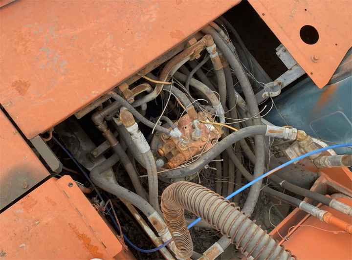 Hot sale Used Hitachi EX200-3 digger 20ton Excavator second hand excavator - Bager guseničar: slika 3 Hot sale Used Hitachi EX200-3 digger 20ton Excavator second hand excavator - Bager guseničar: slika 3