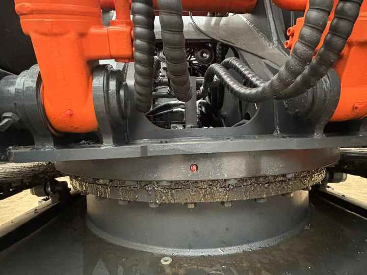 Hot sale Used Hitachi ZX200-3 digger 20ton Excavator second hand excavator - Bager guseničar: slika 3 Hot sale Used Hitachi ZX200-3 digger 20ton Excavator second hand excavator - Bager guseničar: slika 3