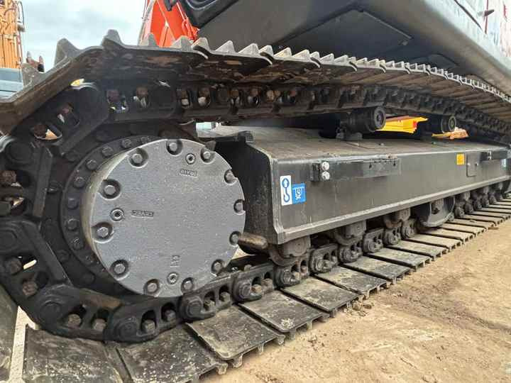 Hot sale Used Hitachi ZX200-3 digger 20ton Excavator second hand excavator - Bager guseničar: slika 2 Hot sale Used Hitachi ZX200-3 digger 20ton Excavator second hand excavator - Bager guseničar: slika 2