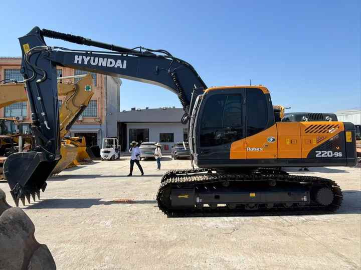 Korea Original Used Hyundai 220LC-9S Excavator Used Robex Hyundai 220 Excavator 220LC-9S Used Excavators for Sale - Bager: slika 4 Korea Original Used Hyundai 220LC-9S Excavator Used Robex Hyundai 220 Excavator 220LC-9S Used Excavators for Sale - Bager: slika 4