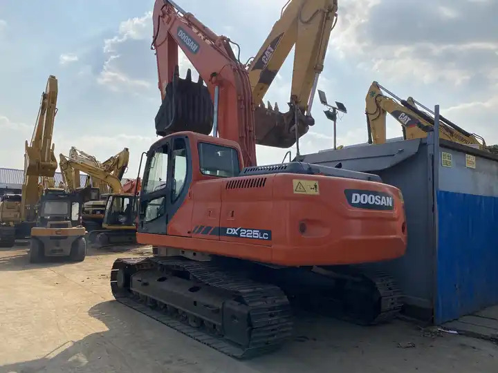 Korea Used Excavator 20ton Doosan Dx225 Dx220 Dx200 Hydraulic Crawler Second Hand Doosan 20ton 22ton Excavator - Bager: slika 4 Korea Used Excavator 20ton Doosan Dx225 Dx220 Dx200 Hydraulic Crawler Second Hand Doosan 20ton 22ton Excavator - Bager: slika 4