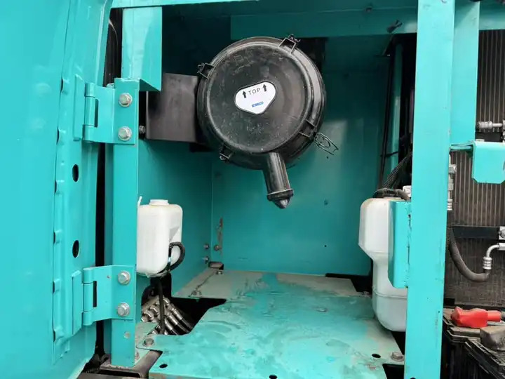 Large Second-Hand Excavators Kobelco Sk200 SK210 20ton with EPA and CE on Sale in Japan - Bager: slika 3 Large Second-Hand Excavators Kobelco Sk200 SK210 20ton with EPA and CE on Sale in Japan - Bager: slika 3