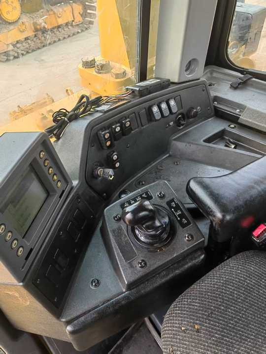 Original Caterpillar Bulldozer Cat D8T Second Hand Bulldozer Caterpillar D8 D6 D7 Originally Made in USA Brazil - Buldožer: slika 5 Original Caterpillar Bulldozer Cat D8T Second Hand Bulldozer Caterpillar D8 D6 D7 Originally Made in USA Brazil - Buldožer: slika 5