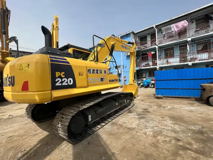 PC220-8 USED EXCAVATOR Good Condition Komatsu PC 200 Original Japan Cheap Used Excavators Used Original Japan Komatsu pc200-8 - Bager guseničar: slika 4 PC220-8 USED EXCAVATOR Good Condition Komatsu PC 200 Original Japan Cheap Used Excavators Used Original Japan Komatsu pc200-8 - Bager guseničar: slika 4
