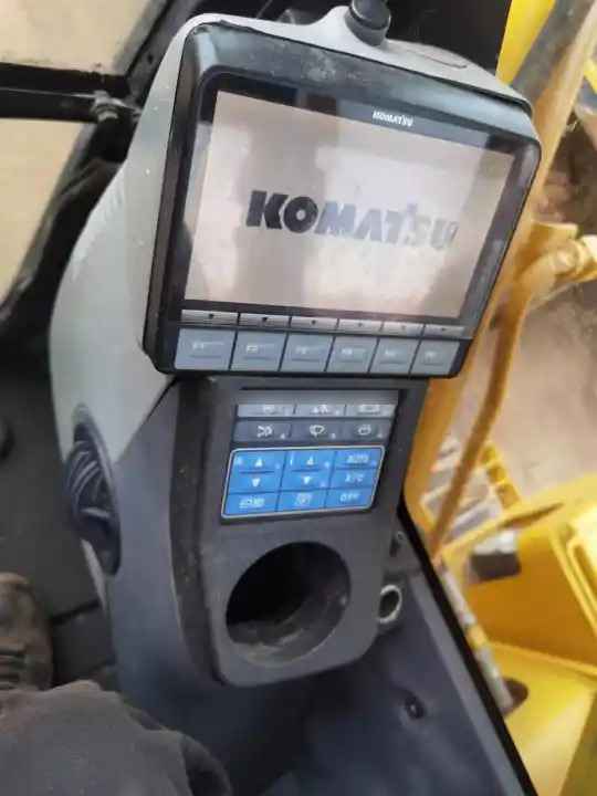 Pc200-8 Used Excavator Good Condition Komatsu Original Japan Cheap Used Pc200-8n1 Excavators - Bager: slika 3 Pc200-8 Used Excavator Good Condition Komatsu Original Japan Cheap Used Pc200-8n1 Excavators - Bager: slika 3