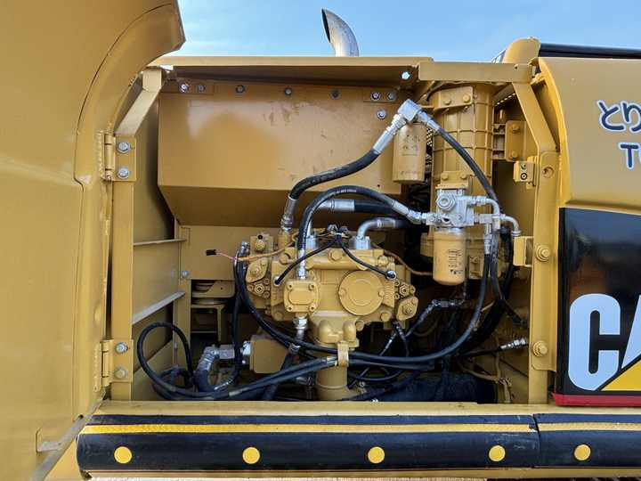 Selling Original Japanese Second-hand Cat 320C Excavator 20 Tons Caterpillar 320CL Excavator at Low Price - Bager guseničar: slika 3 Selling Original Japanese Second-hand Cat 320C Excavator 20 Tons Caterpillar 320CL Excavator at Low Price - Bager guseničar: slika 3