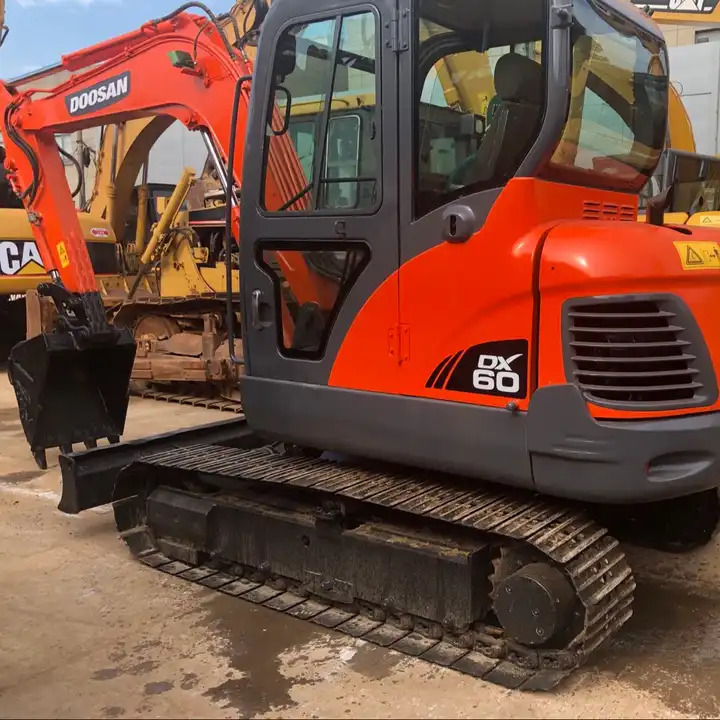 Used 6t Mini Excavator Original Korea Doosan Used Excavators Doosan Dx60 With Nice Work Condition On Sale In Shanghai - Bager guseničar: slika 1 Used 6t Mini Excavator Original Korea Doosan Used Excavators Doosan Dx60 With Nice Work Condition On Sale In Shanghai - Bager guseničar: slika 1