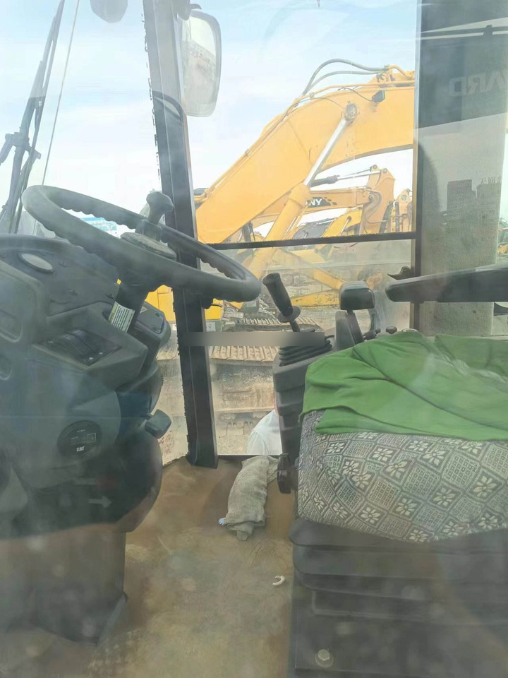 Used CAT CS76XT for sale Second hand caterpillar roller in good condition high brand quality, affordable and in stock - Kompaktor: slika 4 Used CAT CS76XT for sale Second hand caterpillar roller in good condition high brand quality, affordable and in stock - Kompaktor: slika 4