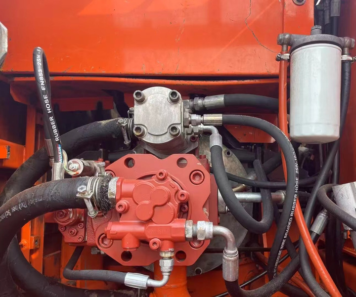 Used Doosan Dh150W-7 Wheel Digger Excavator Second Hand Original Korea Doosan Dh150W-7 150W Wheel Excavator Doosan 15 Tons - Bager točkaš: slika 3 Used Doosan Dh150W-7 Wheel Digger Excavator Second Hand Original Korea Doosan Dh150W-7 150W Wheel Excavator Doosan 15 Tons - Bager točkaš: slika 3