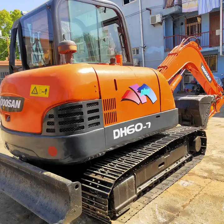 Used Doosan Machinery for Sale Mini excavator DH55-V DH60-7 for sale Fast Delivery Competitive Price Digger Hydraulic Excavator - Bager guseničar: slika 5 Used Doosan Machinery for Sale Mini excavator DH55-V DH60-7 for sale Fast Delivery Competitive Price Digger Hydraulic Excavator - Bager guseničar: slika 5