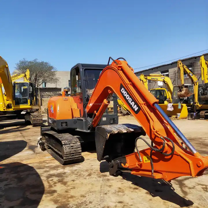 Used Doosan Machinery for Sale Mini excavator DH55-V DH60-7 for sale Fast Delivery Competitive Price Digger Hydraulic Excavator - Bager guseničar: slika 3 Used Doosan Machinery for Sale Mini excavator DH55-V DH60-7 for sale Fast Delivery Competitive Price Digger Hydraulic Excavator - Bager guseničar: slika 3