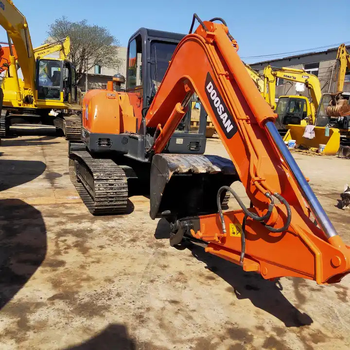 Used Doosan Machinery for Sale Mini excavator DH55-V DH60-7 for sale Fast Delivery Competitive Price Digger Hydraulic Excavator - Bager guseničar: slika 1 Used Doosan Machinery for Sale Mini excavator DH55-V DH60-7 for sale Fast Delivery Competitive Price Digger Hydraulic Excavator - Bager guseničar: slika 1