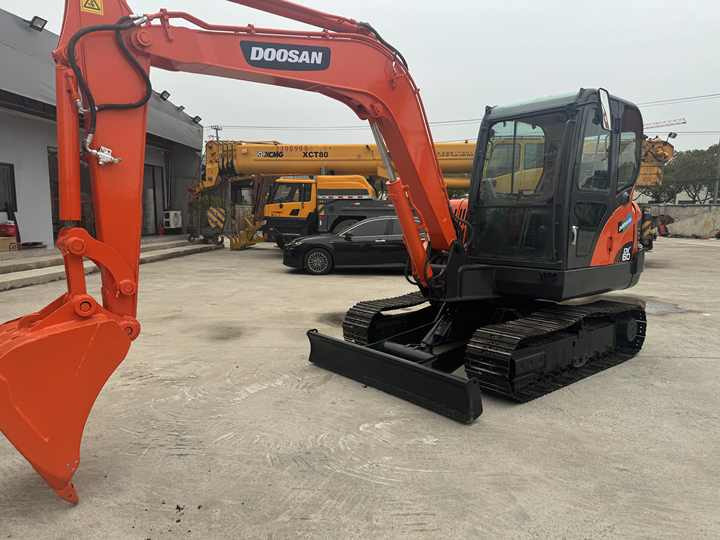 Used Excavator Doosan Dx60 Excavators Earth-moving Machinery Doosan Dx60 Dx80 Dx75 Dx225 Dh55 Dx60-9c for Sale - Bager guseničar: slika 5 Used Excavator Doosan Dx60 Excavators Earth-moving Machinery Doosan Dx60 Dx80 Dx75 Dx225 Dh55 Dx60-9c for Sale - Bager guseničar: slika 5