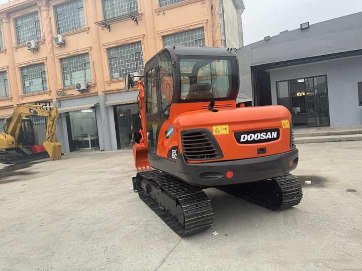 Used Excavator Doosan Dx60 Excavators Earth-moving Machinery Doosan Dx60 Dx80 Dx75 Dx225 Dh55 Dx60-9c for Sale - Bager guseničar: slika 2 Used Excavator Doosan Dx60 Excavators Earth-moving Machinery Doosan Dx60 Dx80 Dx75 Dx225 Dh55 Dx60-9c for Sale - Bager guseničar: slika 2