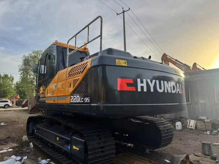 Used Good Quality Excavator Korea Hyundai 225LC-9T 225Lc-7 220LC-9S 150Lc-7 Good Quality for Sale at Low Price - Bager: slika 2 Used Good Quality Excavator Korea Hyundai 225LC-9T 225Lc-7 220LC-9S 150Lc-7 Good Quality for Sale at Low Price - Bager: slika 2