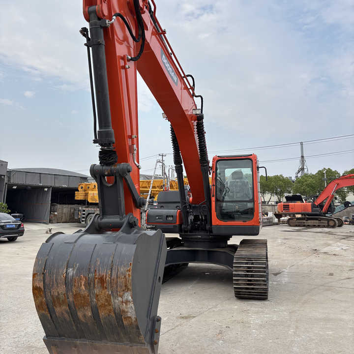 Used Original KoreaN Doosan DX225lca Excavator Doosan Excavators Engineering Machinery Doosan 22ton USED Excavadoras - Bager guseničar: slika 1 Used Original KoreaN Doosan DX225lca Excavator Doosan Excavators Engineering Machinery Doosan 22ton USED Excavadoras - Bager guseničar: slika 1