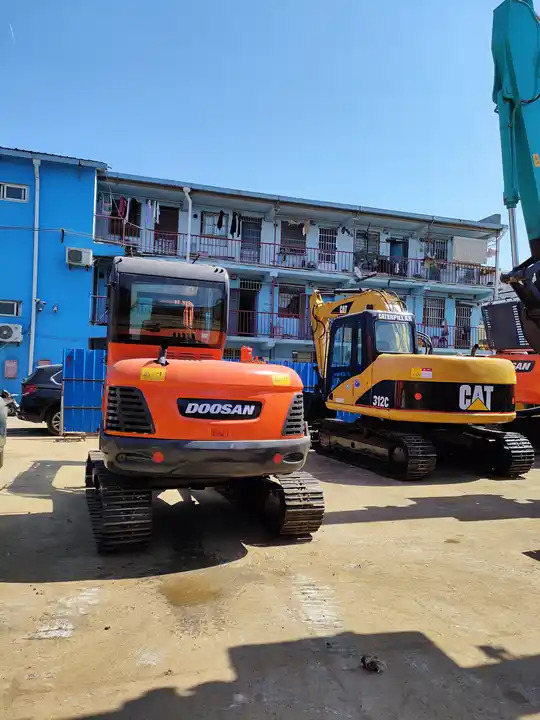 Used excavator doosan dx60 excavators earth-moving machinery doosan dx60 dx80 dx75 dx225 for sale - Bager guseničar: slika 2 Used excavator doosan dx60 excavators earth-moving machinery doosan dx60 dx80 dx75 dx225 for sale - Bager guseničar: slika 2