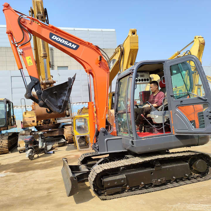 Used excavator doosan dx60 excavators machinery doosan dx60 dx80 dx75 dx225 dh60 dh60-7 excavator - Bager guseničar: slika 1 Used excavator doosan dx60 excavators machinery doosan dx60 dx80 dx75 dx225 dh60 dh60-7 excavator - Bager guseničar: slika 1