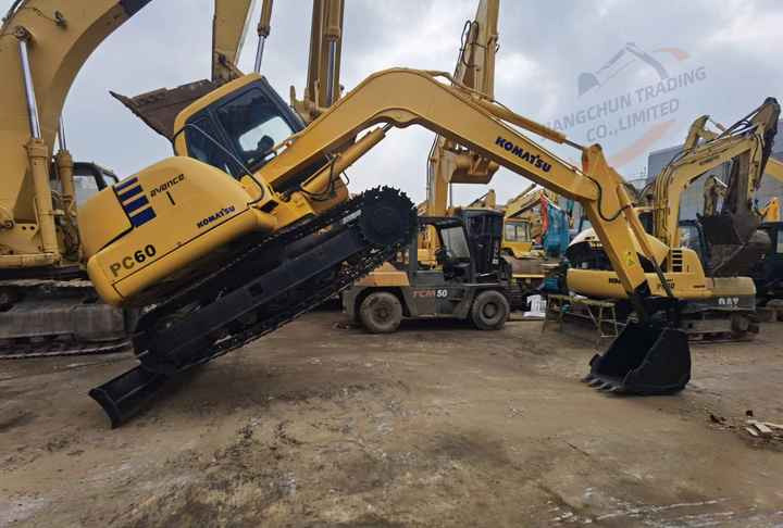 Used komatsu Pc60-7 Crawler Excavator 6 Ton Excavator In Shanghai China For Sale PC 60 60-7 PC60 PC78 excavator - Bager guseničar: slika 2 Used komatsu Pc60-7 Crawler Excavator 6 Ton Excavator In Shanghai China For Sale PC 60 60-7 PC60 PC78 excavator - Bager guseničar: slika 2