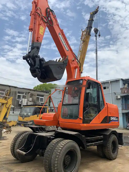 Wheel digging excavator Used DOOSAN150W DH150W DH150W-7 / second-hand KOREA engine DOOSAN DH 150 150W-7 DOOSAN150 - Bager guseničar: slika 3 Wheel digging excavator Used DOOSAN150W DH150W DH150W-7 / second-hand KOREA engine DOOSAN DH 150 150W-7 DOOSAN150 - Bager guseničar: slika 3