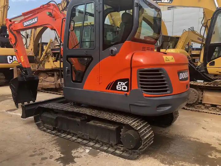 Doosan excavator used dx60 dh60 dx55 dh55 mini excavator 6 ton mini excavator free shipping - Bager guseničar: slika 2 Doosan excavator used dx60 dh60 dx55 dh55 mini excavator 6 ton mini excavator free shipping - Bager guseničar: slika 2
