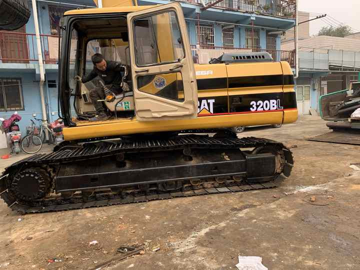 New price for Used 320BL Hydraulic Crawler Excavator in good condition Suitable For Construction/ Agriculture Digging - Bager guseničar: slika 4 New price for Used 320BL Hydraulic Crawler Excavator in good condition Suitable For Construction/ Agriculture Digging - Bager guseničar: slika 4