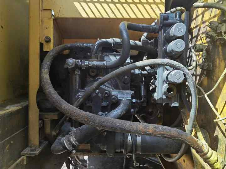 Nice porfmance Japanese Hot Selling Good Condition Used Excavator Komatsu PC120 Cheap Price PC210 PC220-8 pc120 pc130 - Bager guseničar: slika 2 Nice porfmance Japanese Hot Selling Good Condition Used Excavator Komatsu PC120 Cheap Price PC210 PC220-8 pc120 pc130 - Bager guseničar: slika 2