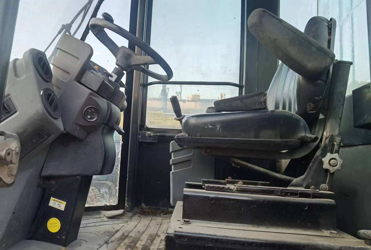 Used Road making machine CAT CS 683E roller - Valjak za puteve: slika 5 Used Road making machine CAT CS 683E roller - Valjak za puteve: slika 5