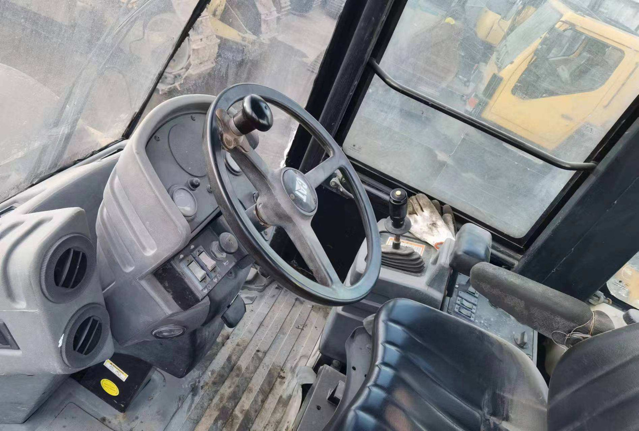 Used Road making machine CAT CS 683E roller - Valjak za puteve: slika 2 Used Road making machine CAT CS 683E roller - Valjak za puteve: slika 2