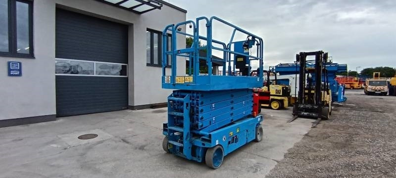 Genie GS4047 - 13,7m - electric - Lift u obliku makaza: slika 2 Genie GS4047 - 13,7m - electric - Lift u obliku makaza: slika 2