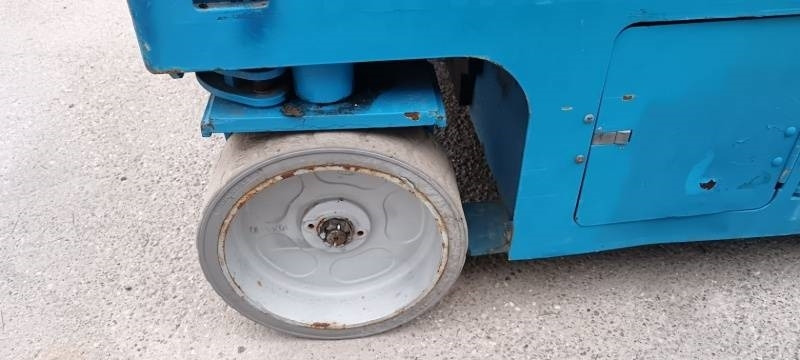 Lift u obliku makaza Genie GS4047 - 13,7m - electric: slika 12