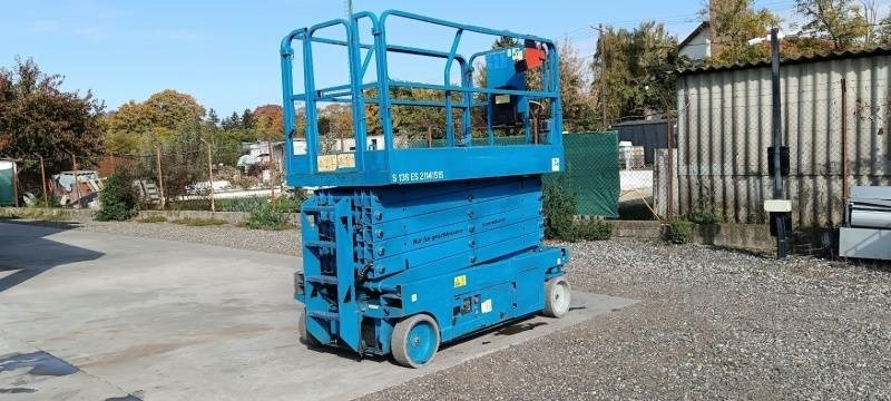 Genie GS4047 - 13,7m - electric - Lift u obliku makaza: slika 2 Genie GS4047 - 13,7m - electric - Lift u obliku makaza: slika 2
