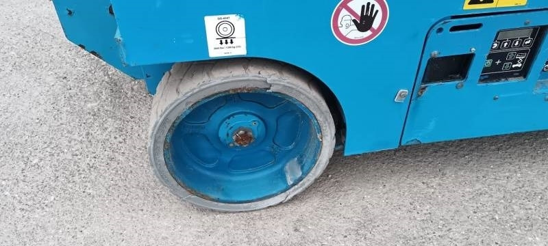 Lift u obliku makaza Genie GS4047 - 13,7m - electric: slika 10