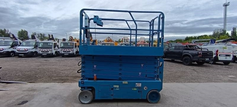 Genie GS4047 - 13,7m - electric - Lift u obliku makaza: slika 5 Genie GS4047 - 13,7m - electric - Lift u obliku makaza: slika 5