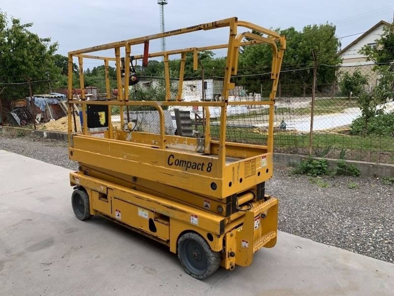 Haulotte Compact 8 - 8m, electric - Lift u obliku makaza: slika 1 Haulotte Compact 8 - 8m, electric - Lift u obliku makaza: slika 1